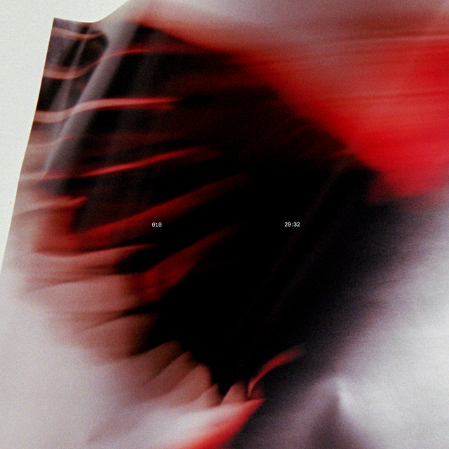 Ela Minus –&nbsp;COMBAT