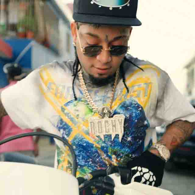 Rochy RD, Treintisiete – Como&nbsp;Nosotros